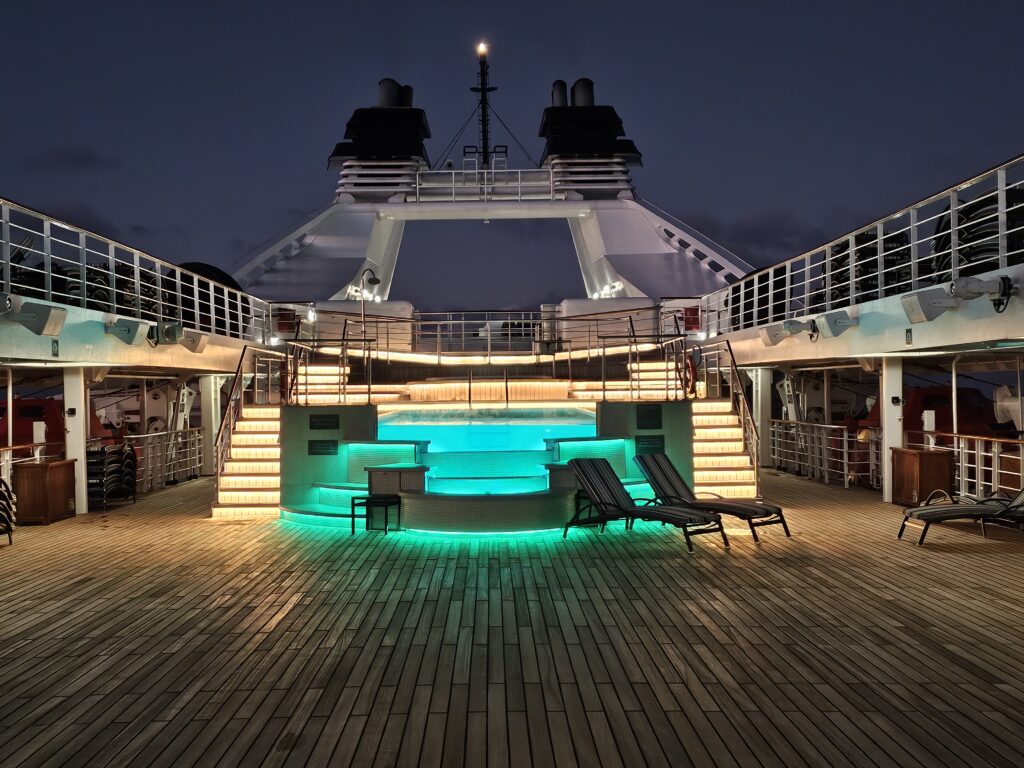 Tahiti cruise windstar ship deck